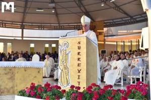 Архиєпископ Ріно Фізічела: «Давайте не зупинятися перед викликами і турботами цього життя»