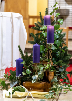 Трансляція Роратної Святої Меси з храму св. Якова в Меджуґор’є