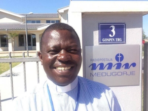 Отець Матіас Нсамба бажає поширювати послання Богородиці в Африці