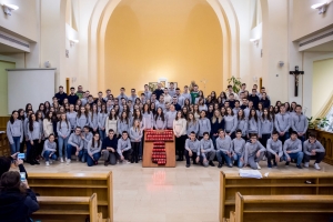 Церемонія обітниць францисканської молоді в Меджуґор'є